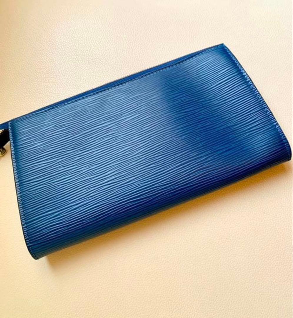 ルイヴィトン エピ ポシェット・アクセソワール　ポーチ ブルー