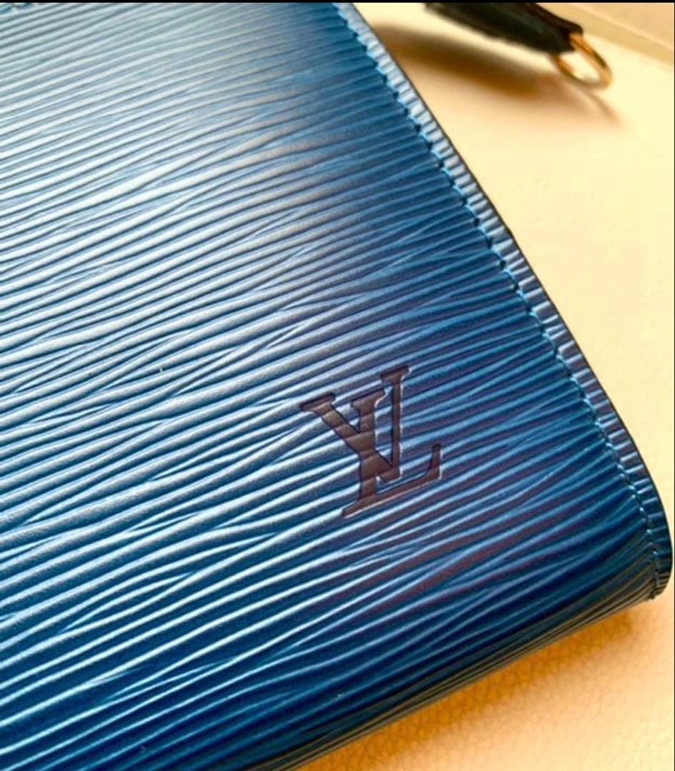 ルイヴィトン エピ ポシェット・アクセソワール　ポーチ ブルー