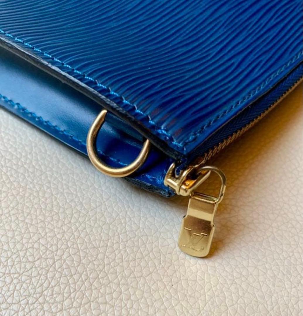 ルイヴィトン エピ ポシェット・アクセソワール　ポーチ ブルー