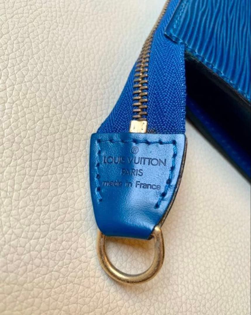 ルイヴィトン エピ ポシェット・アクセソワール　ポーチ ブルー