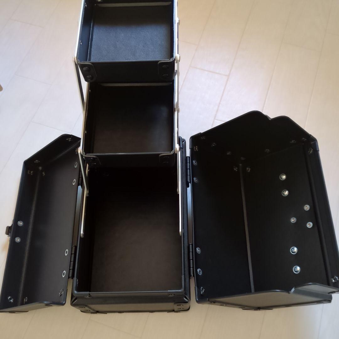 シュウウエムラジョジョの奇妙な冒険コラボメイクボックス