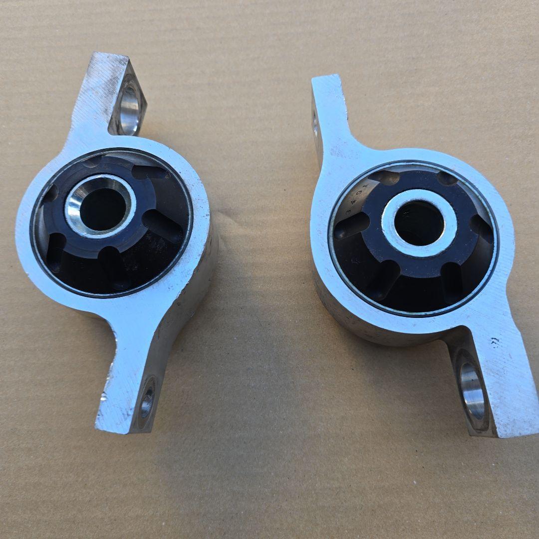 シンクデザイン　ロアアームブッシュ