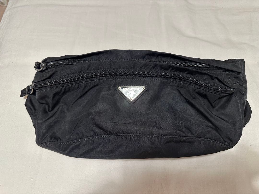 PRADA ブラック ボディバッグ ジッパー付き