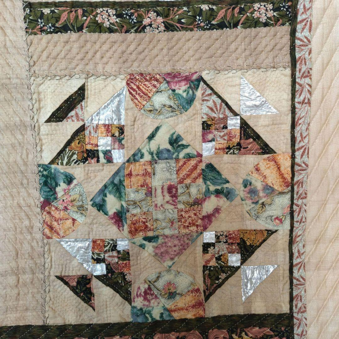 パッチワークキルト タペストリー〈モザイクの集まり〉