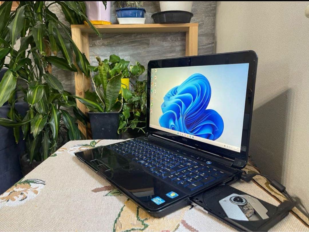 富士通 LIFEBOOK AH77/HNi7&Windows11ノートPC