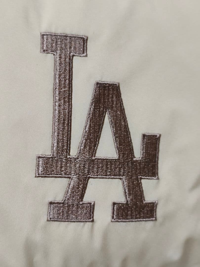 NEW ERA ニューエラ×ドジャース　ダウンジャケット　ベージュ　M