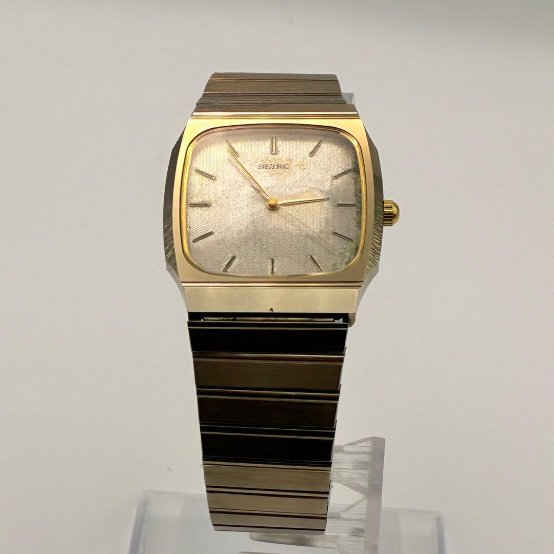 SEIKO セイコー　ドルチェ　腕時計　クォーツウォッチ　スクエア　ゴールド