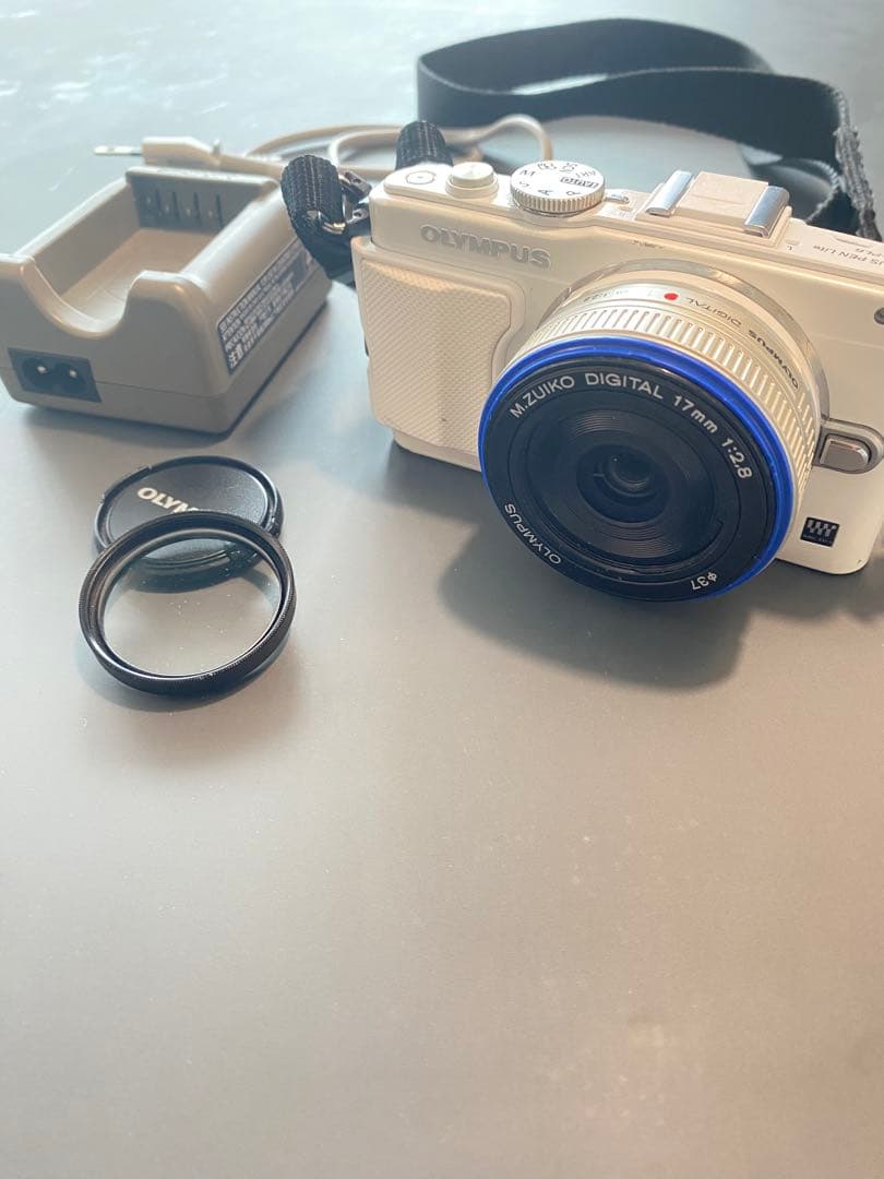 OLYMPUS M.ZUIKO 17mm f/2.8 【レンズ美品/本体難あり】