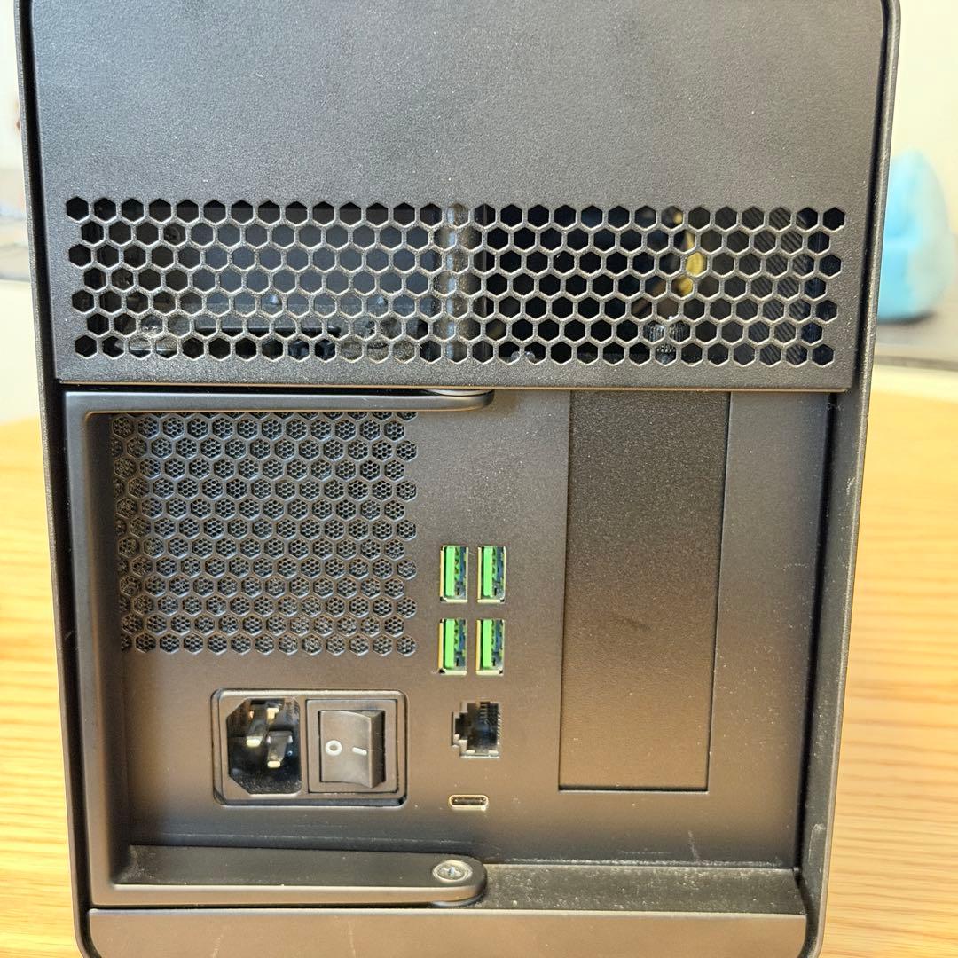 Razer Core X Chroma(外付けeGPU Box)