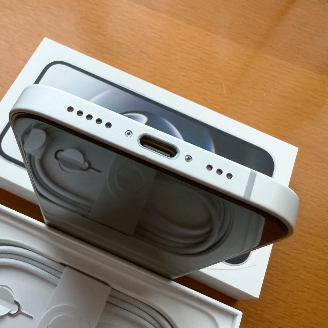 【美品】iPhone 16e 128GB ホワイト SIMフリーApple購入品