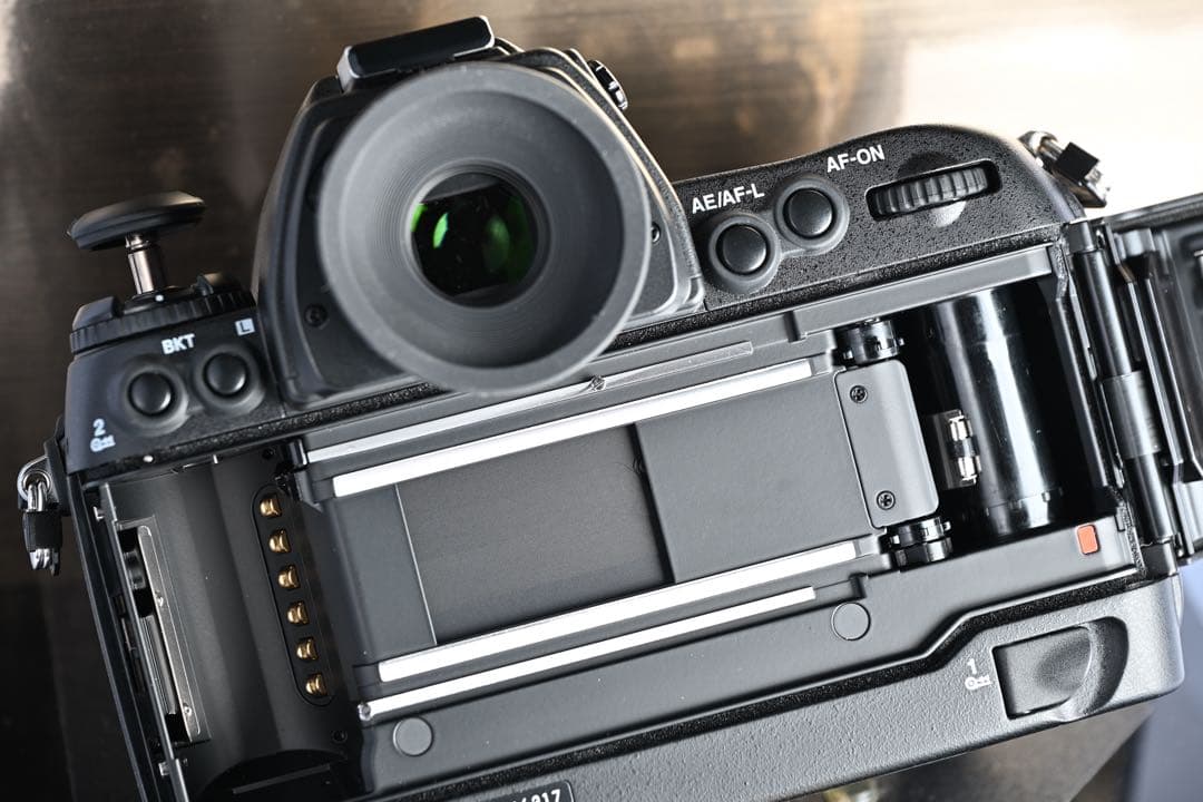 Nikon F6 スプリットスクリーン・展示台付きコレクション級　26000番台