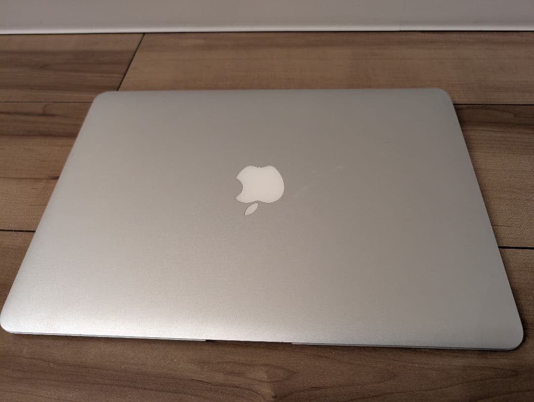 MacBook Air MD760 13インチ Core-i5/4GB
