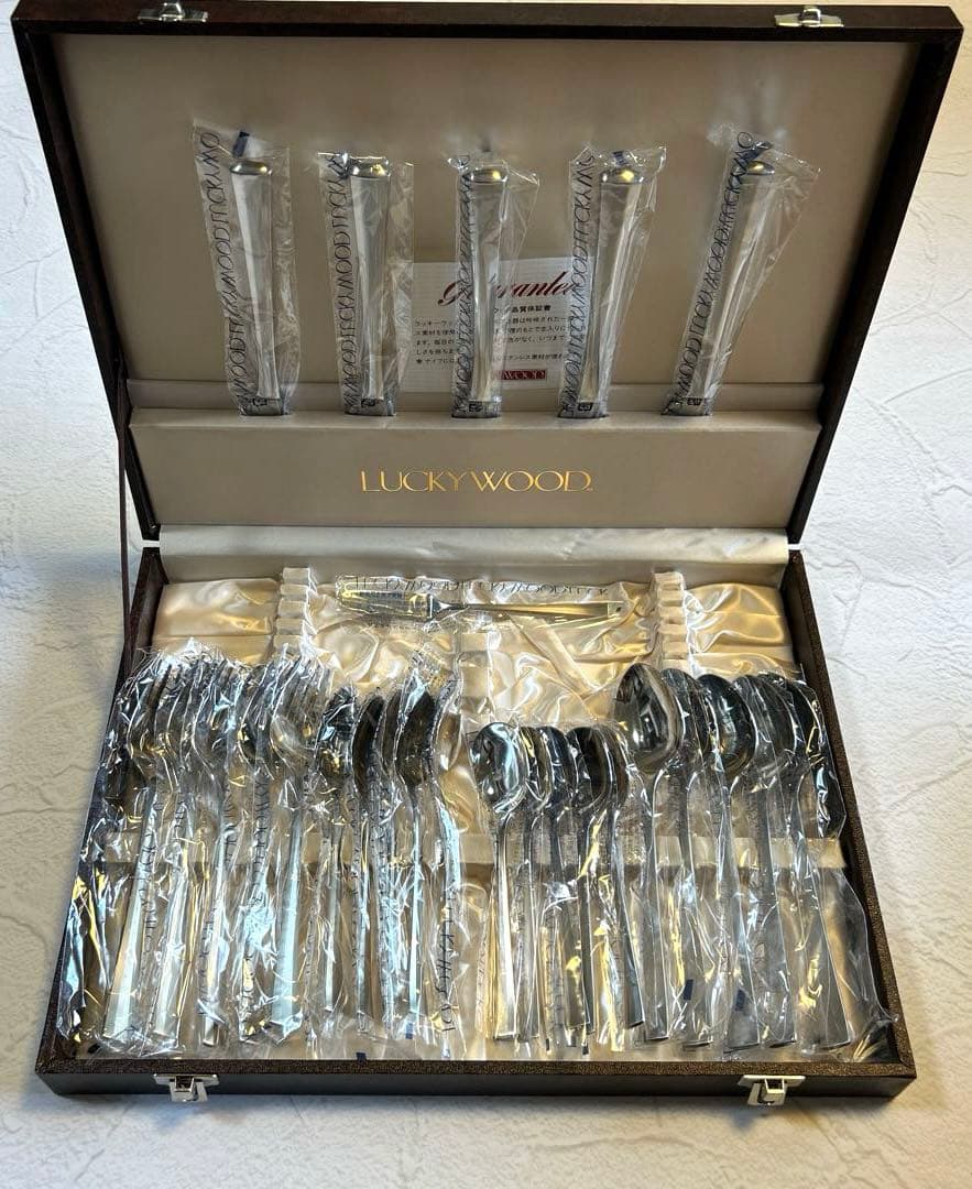 砂　【訳あり未使用】ラッキーウッド 18-12 (26本)カトラリーセット
