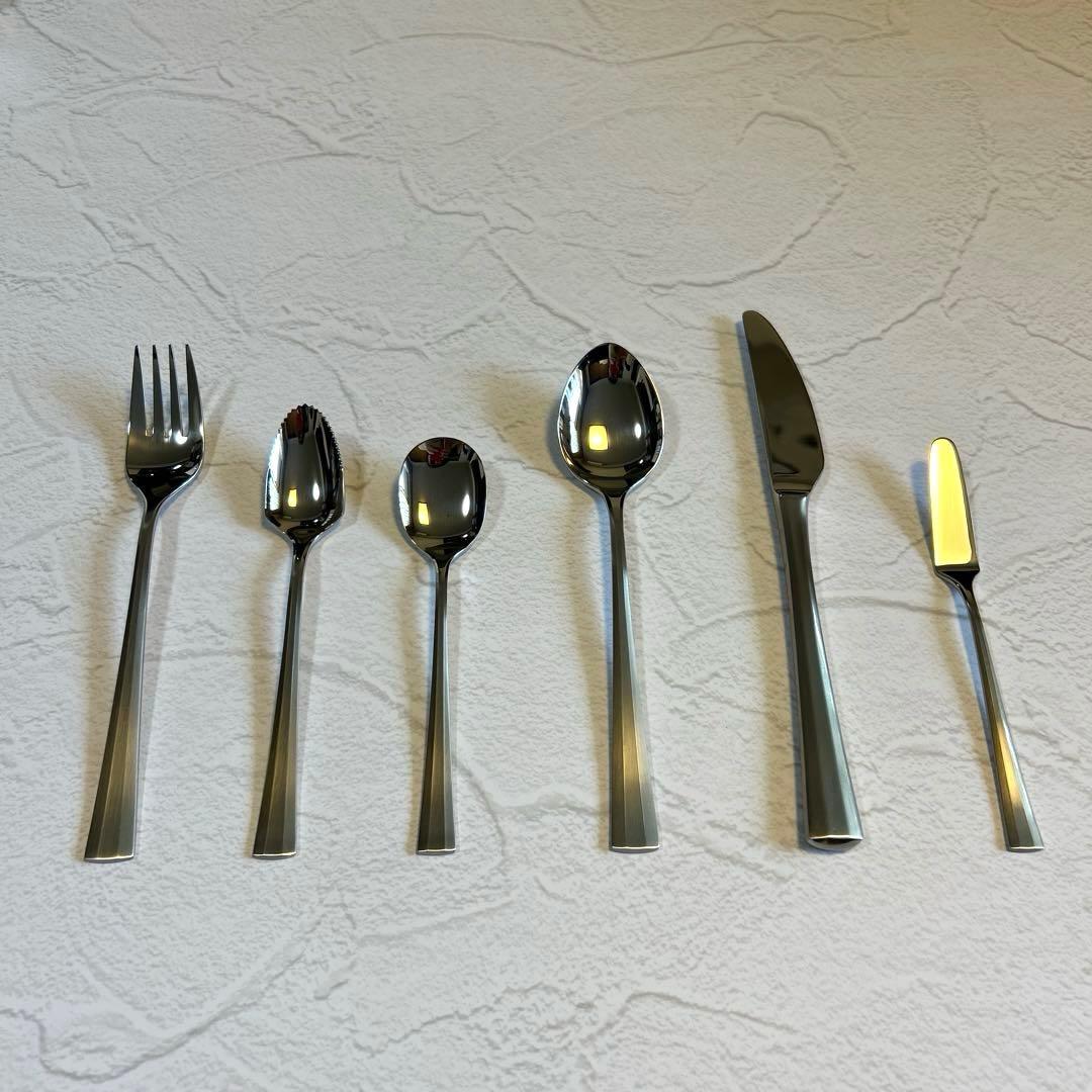 砂　【訳あり未使用】ラッキーウッド 18-12 (26本)カトラリーセット