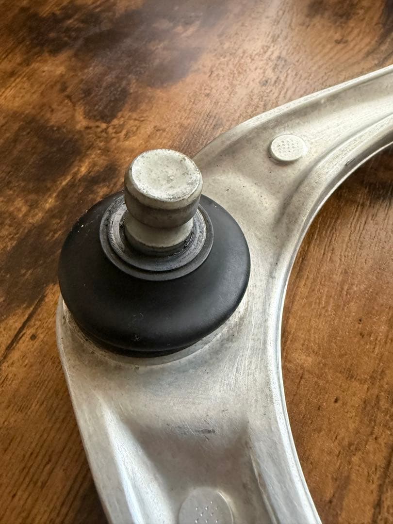 V36スカイラインセダン 純正アッパーアーム y51フーガ、ckv36クーペ流用