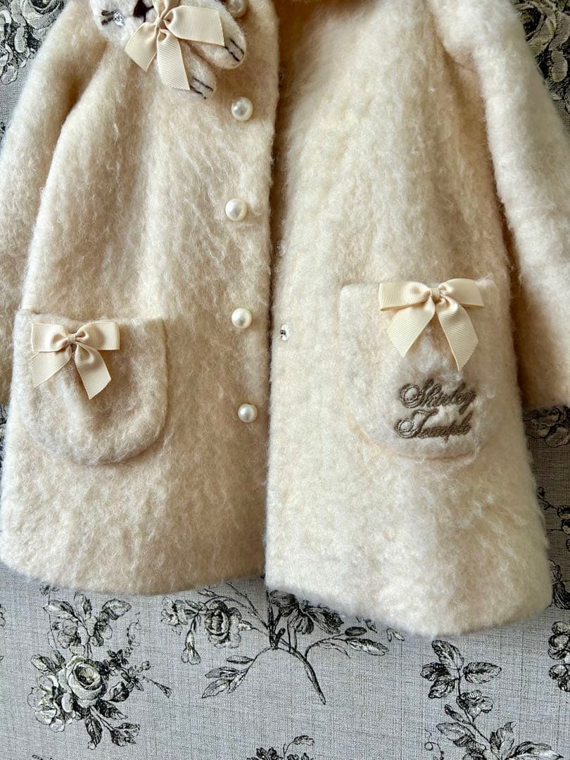 シャーリーテンプル　白うさぎブローチ付きコート100（95〜105）美品