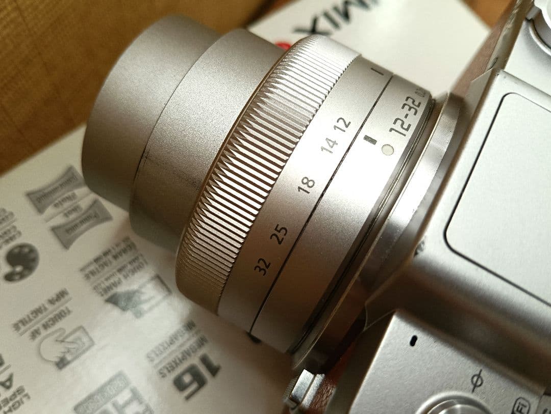 Panasonic LUMIX DMC-GF7W デジタル一眼レフ