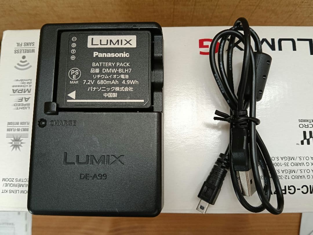 Panasonic LUMIX DMC-GF7W デジタル一眼レフ