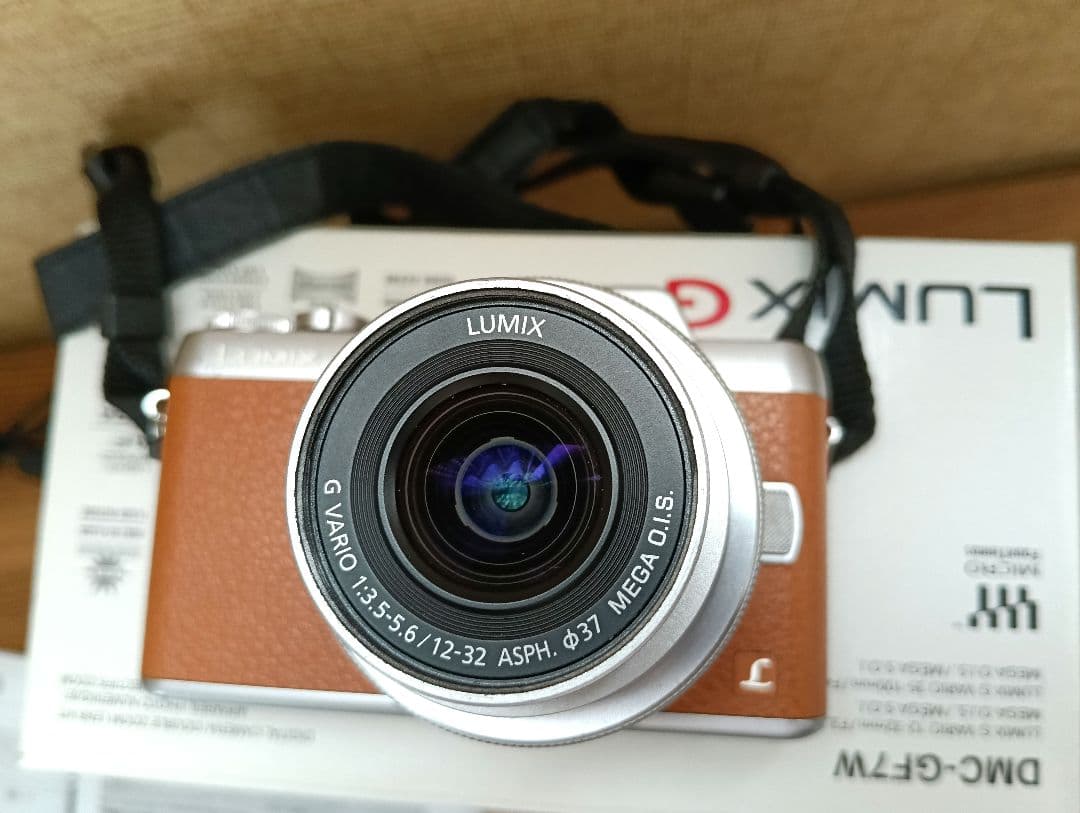 Panasonic LUMIX DMC-GF7W デジタル一眼レフ