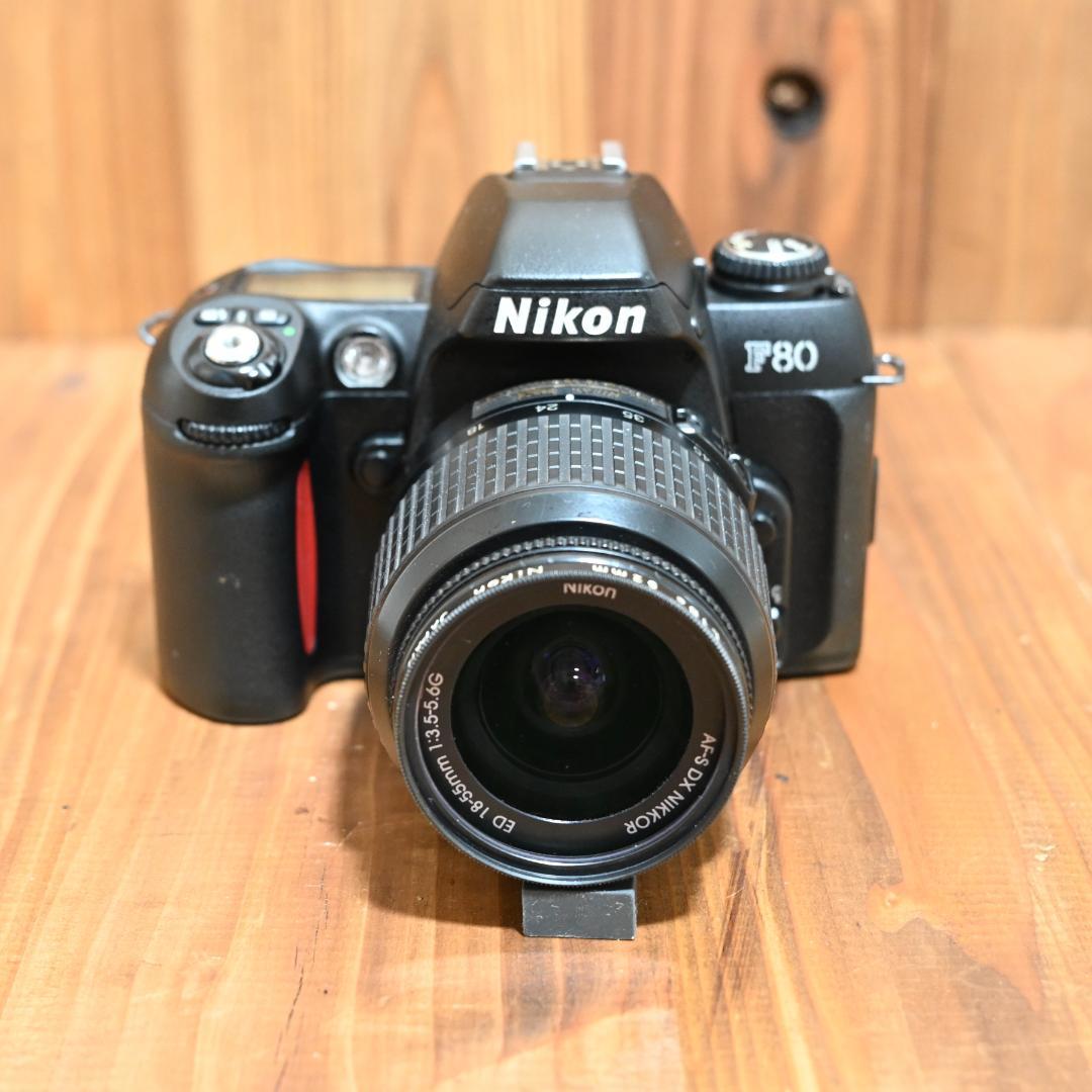 【週末限定大幅値下げ！】Nikon F80D＋標準レンズ+ストラップ新品