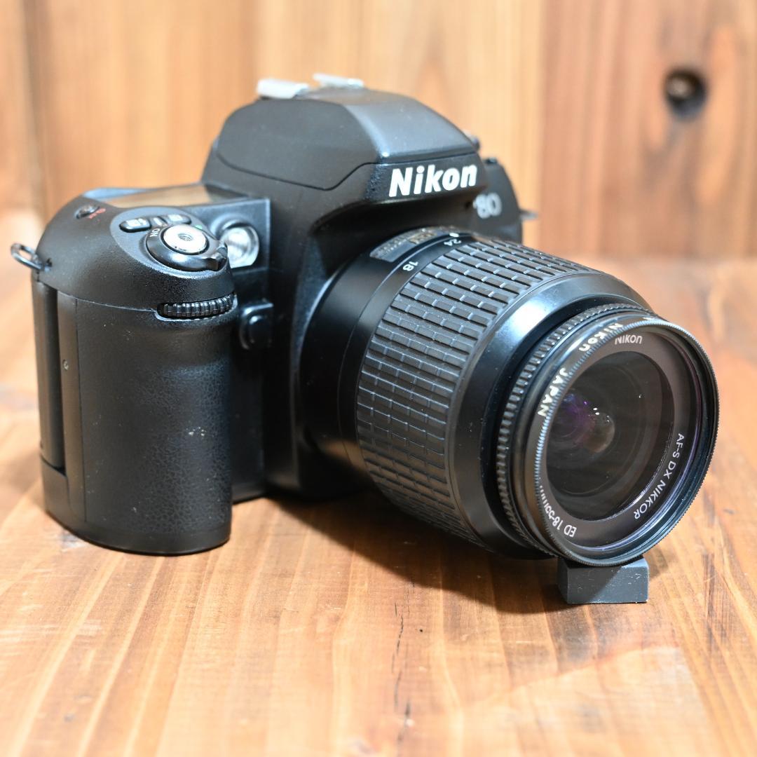 【週末限定大幅値下げ！】Nikon F80D＋標準レンズ+ストラップ新品