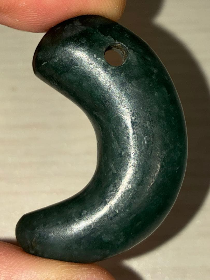 勾玉　翡翠　ヒスイ　縄文弥生期　出土品　宝石