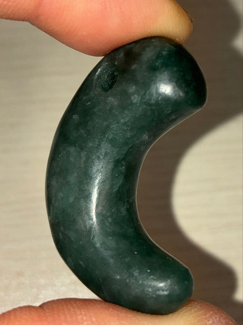 勾玉　翡翠　ヒスイ　縄文弥生期　出土品　宝石