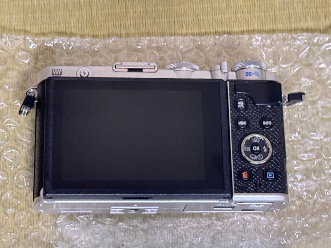 OLYMPUS PEN E-P7 14-42mm EZ レンズキット シルバー