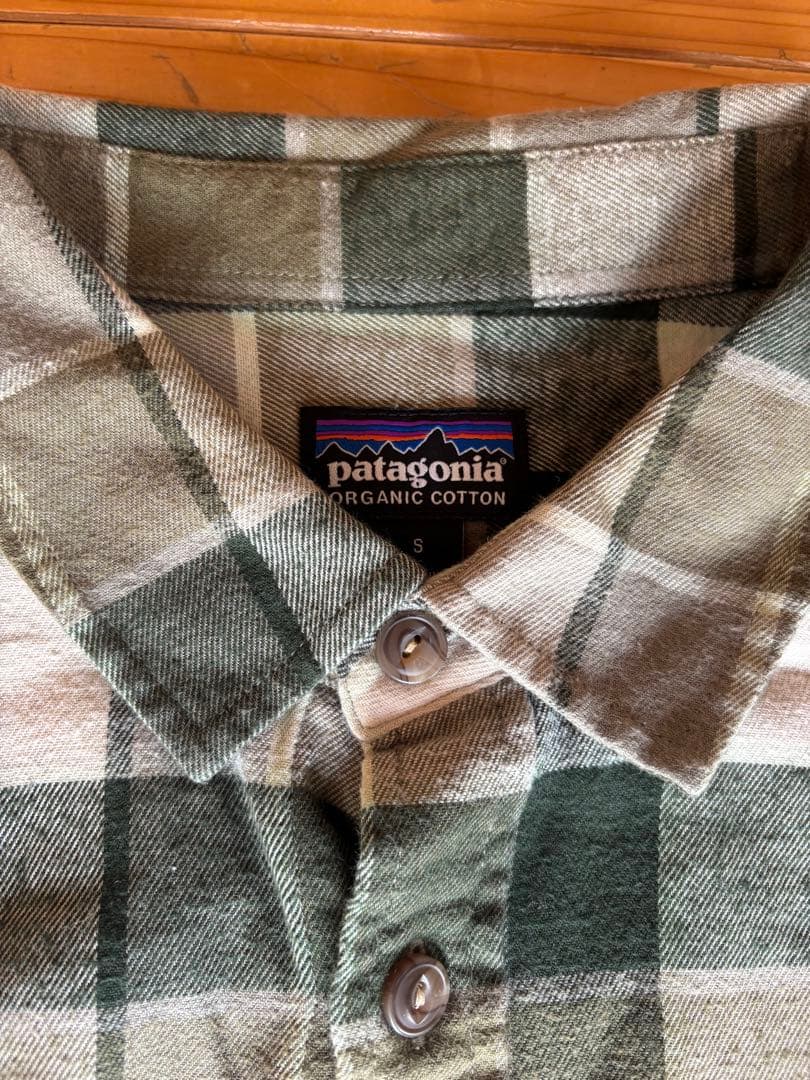 パタゴニア　チェック柄カーキグリーン系　フランネルシャツ　Sサイズ　2025製？