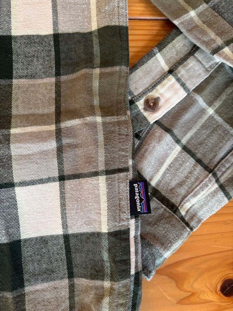 パタゴニア　チェック柄カーキグリーン系　フランネルシャツ　Sサイズ　2025製？