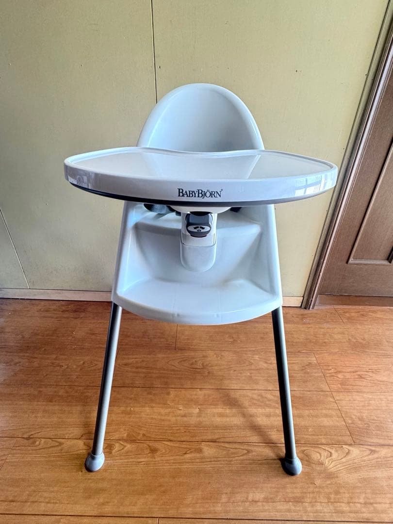 廃盤品　ベビービョルン ハイチェア (ハーネス付) ホワイト/グレー 希少色