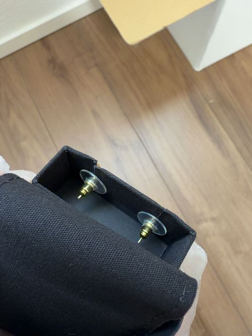 CHANEL ハート型ロゴピアス