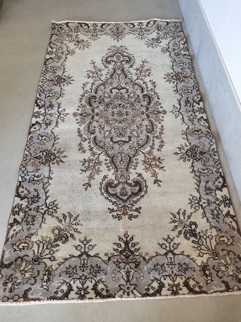 ダークベージュとグレーのトルコラグ雅姫さん　No.749