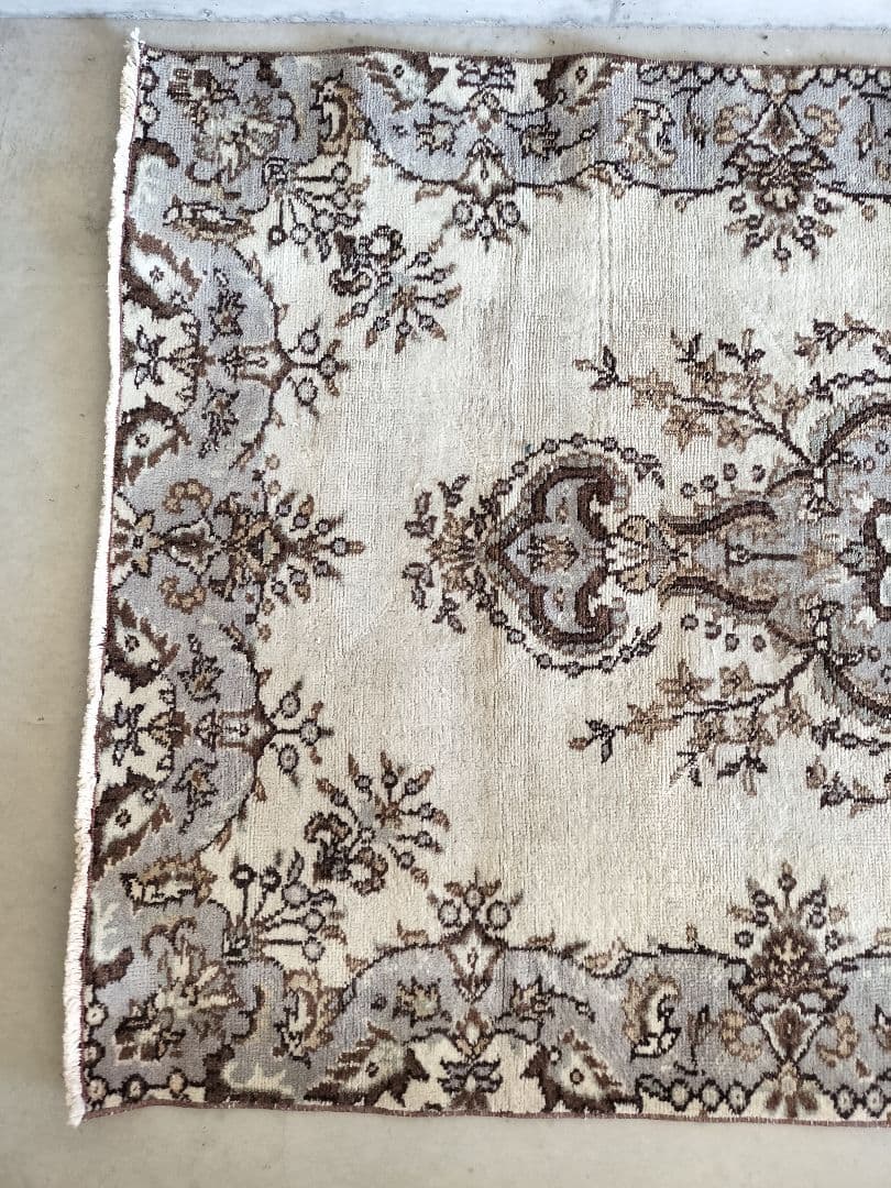 ダークベージュとグレーのトルコラグ雅姫さん　No.749