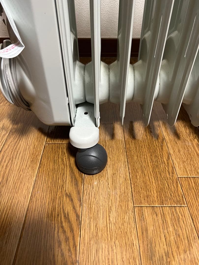 【メーカ価格】31,350円 デロンギオイルヒーターHJ0812