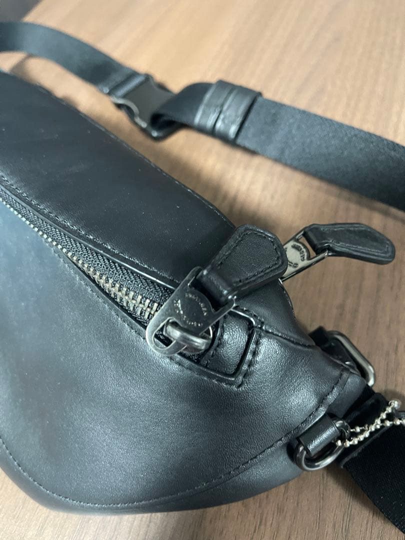 【coach】コーチ　レザー　ボディ　ウエスト　バッグ　ブラック　黒