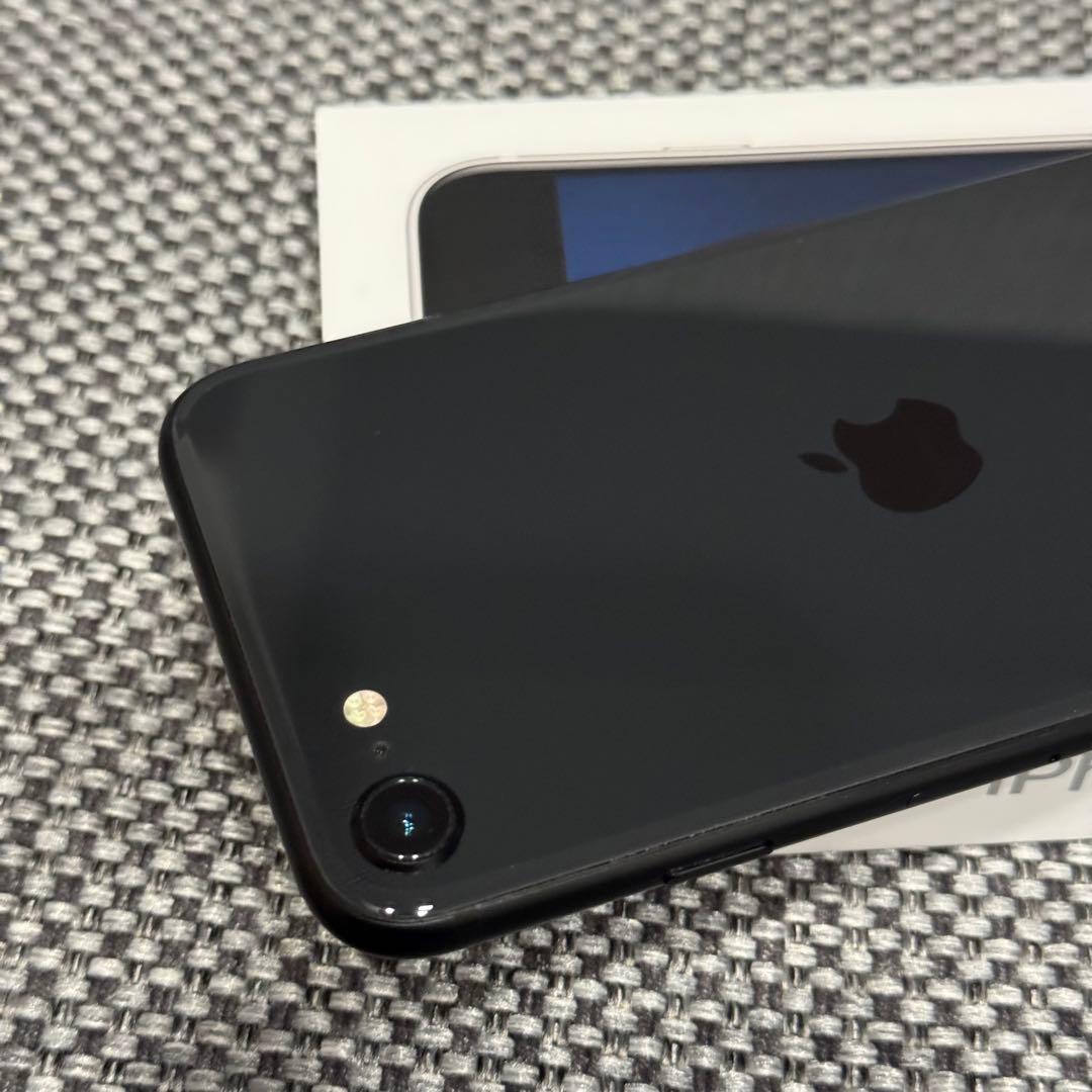 iPhoneSE 第二世代 64GB ブラック　SIMフリー　82%