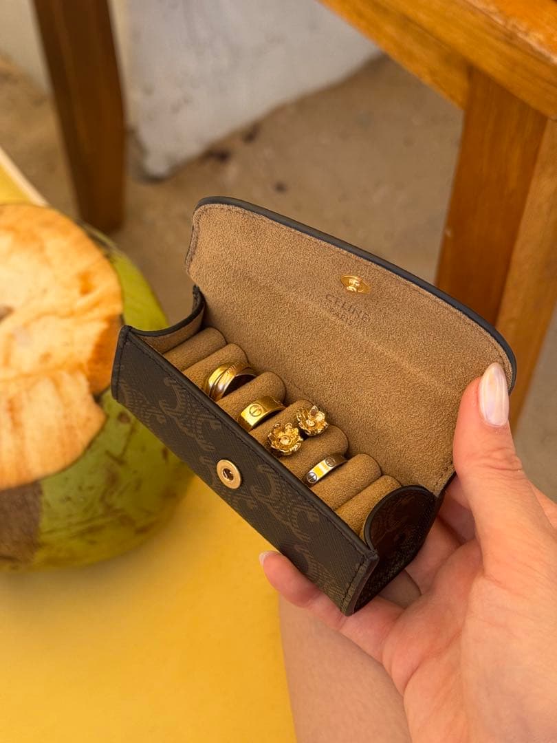 CELINE ロゴ入り ブラック クラッチポーチ