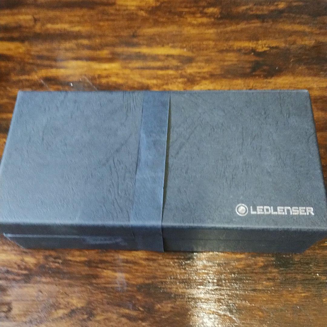 LEDLENSER 懐中電灯 充電器ホルダーケースストラップ付きNo1