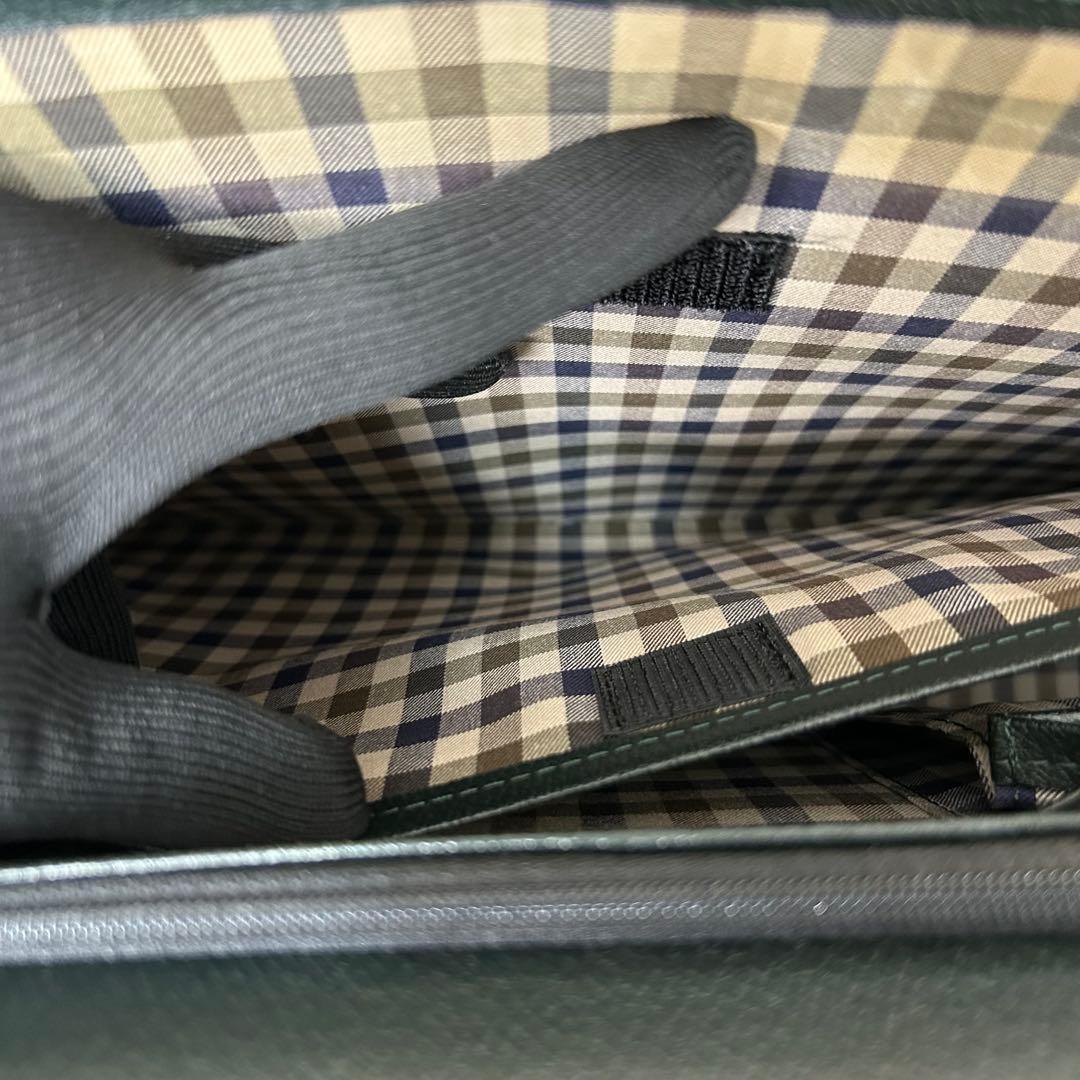 【極美品】　アクアスキュータム　ビジネスバッグ　オールレザー　濃緑　A4　自立