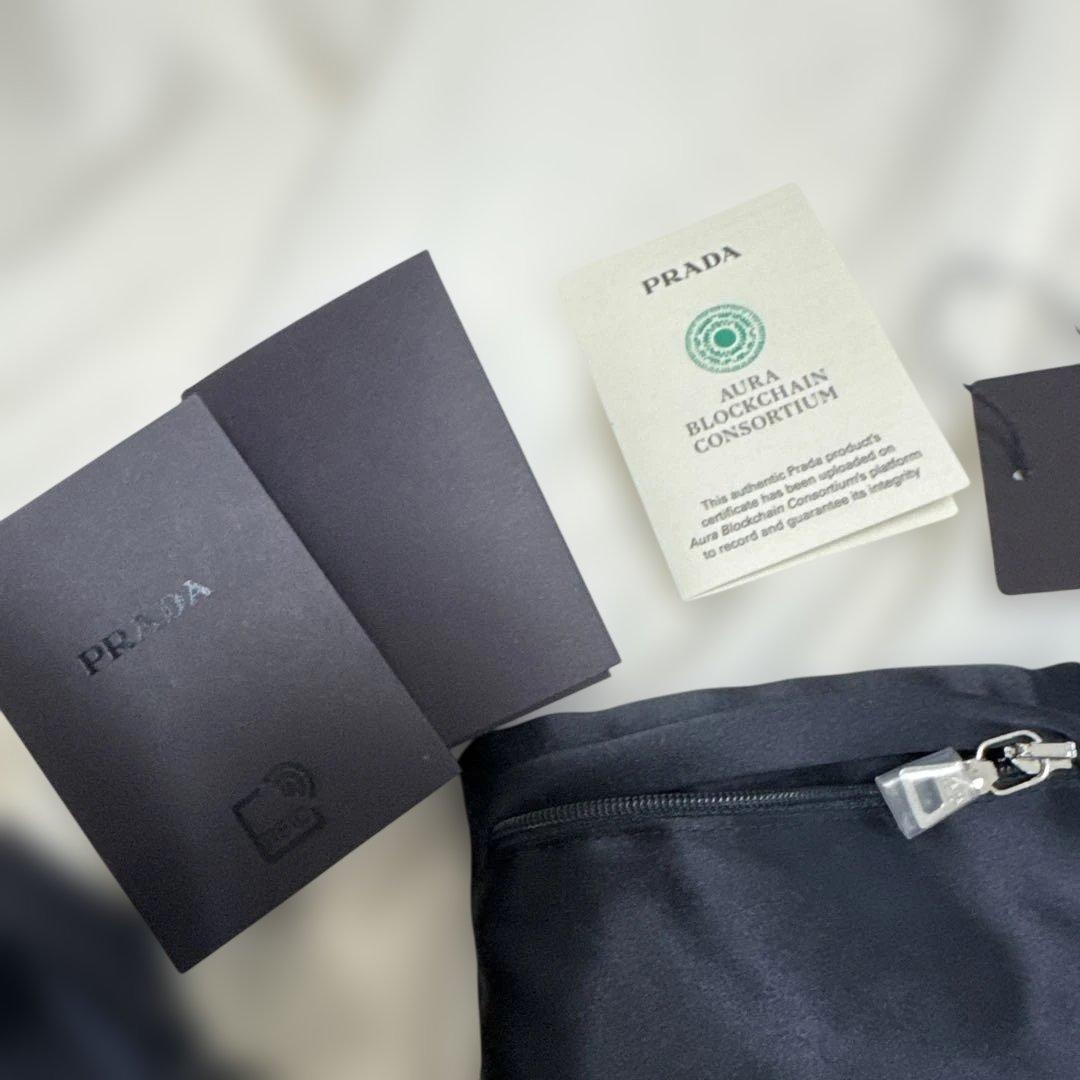 M*M様 PRADA ゴールド ヘアクリップ