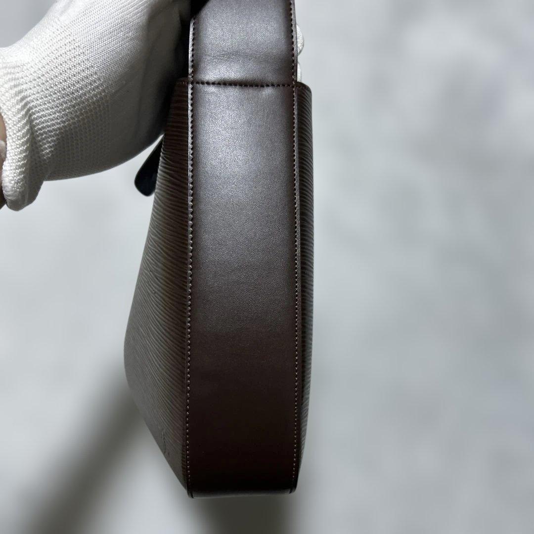 ルイヴィトン　エピ レヴリ モカ ブラウン ワンショルダーバッグ M5216D