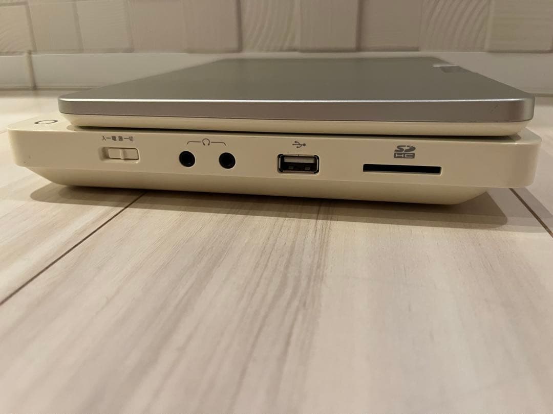 REGZA ポータブルブルーレイプレーヤー SD-BP900S 　東芝　レグザ