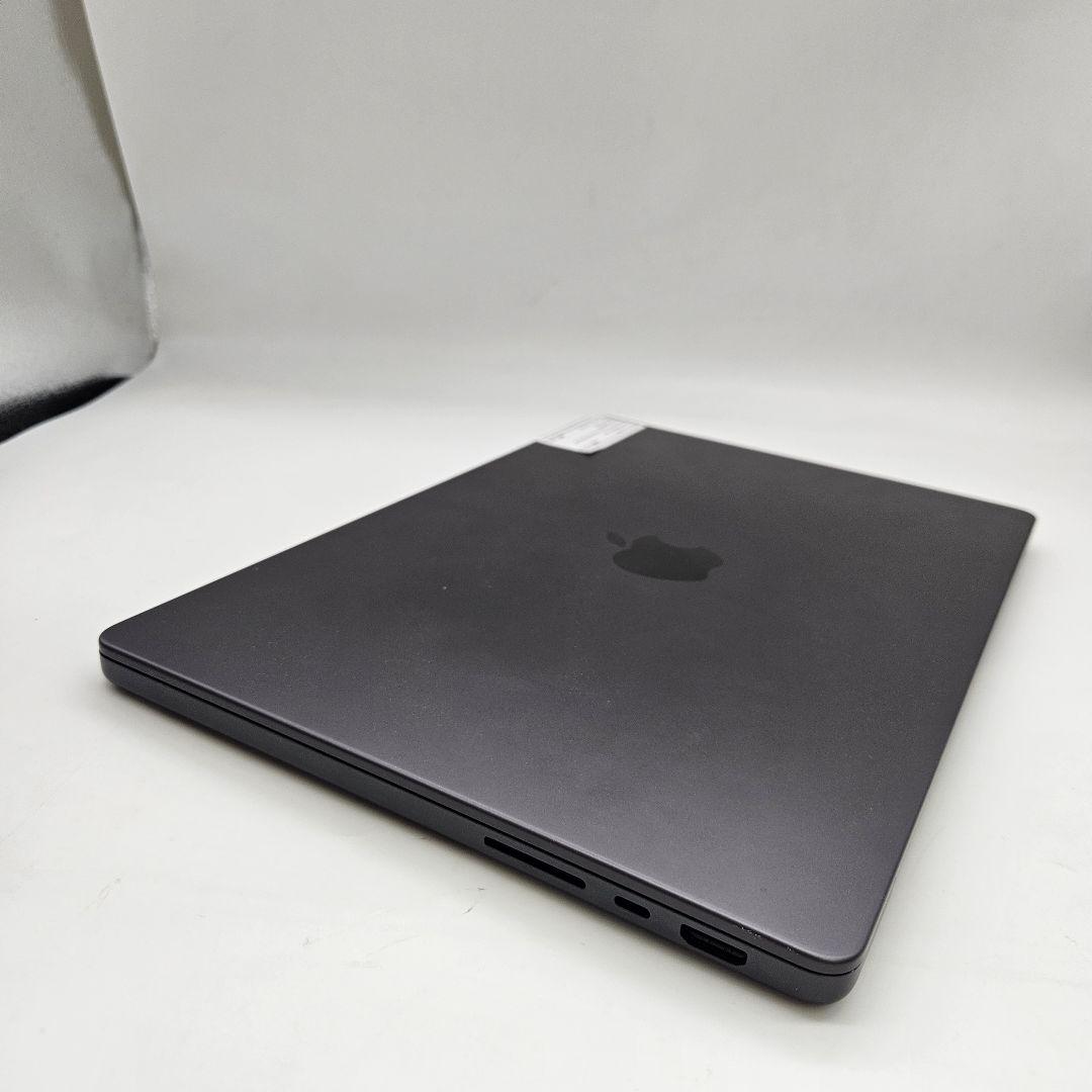 Macbook Pro 2023 14インチ Apple M3 Pro