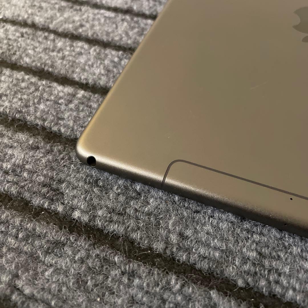 181 iPad Air3 3世代 256GB SIMフリー スペースグレイ