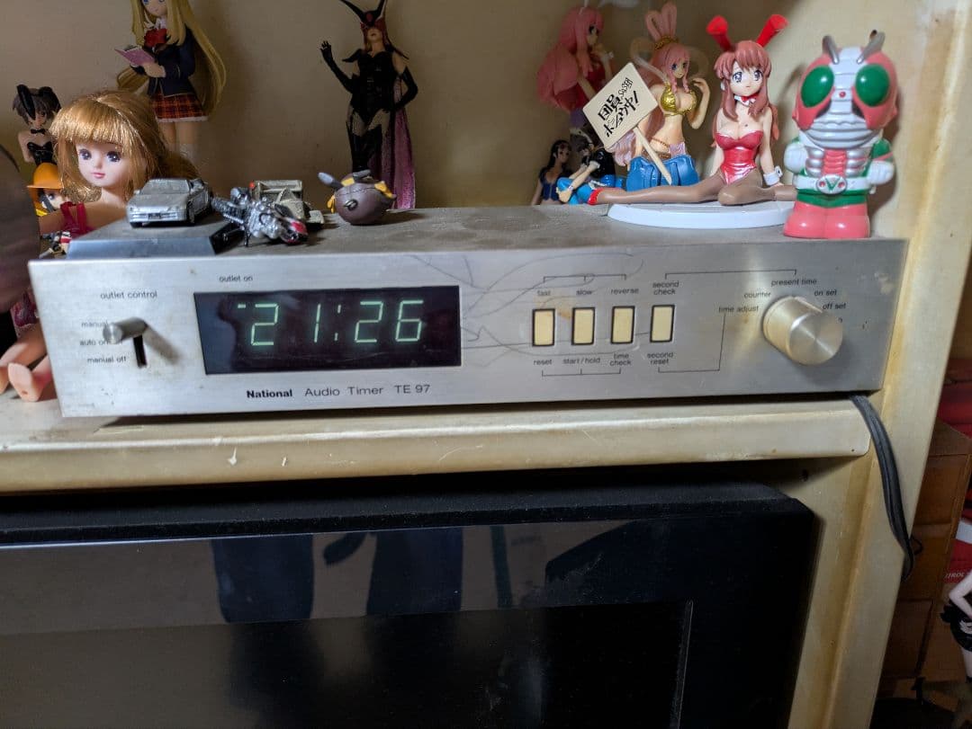 ナショナル40年前の 初かなの？据え置き型デジタル時計です。