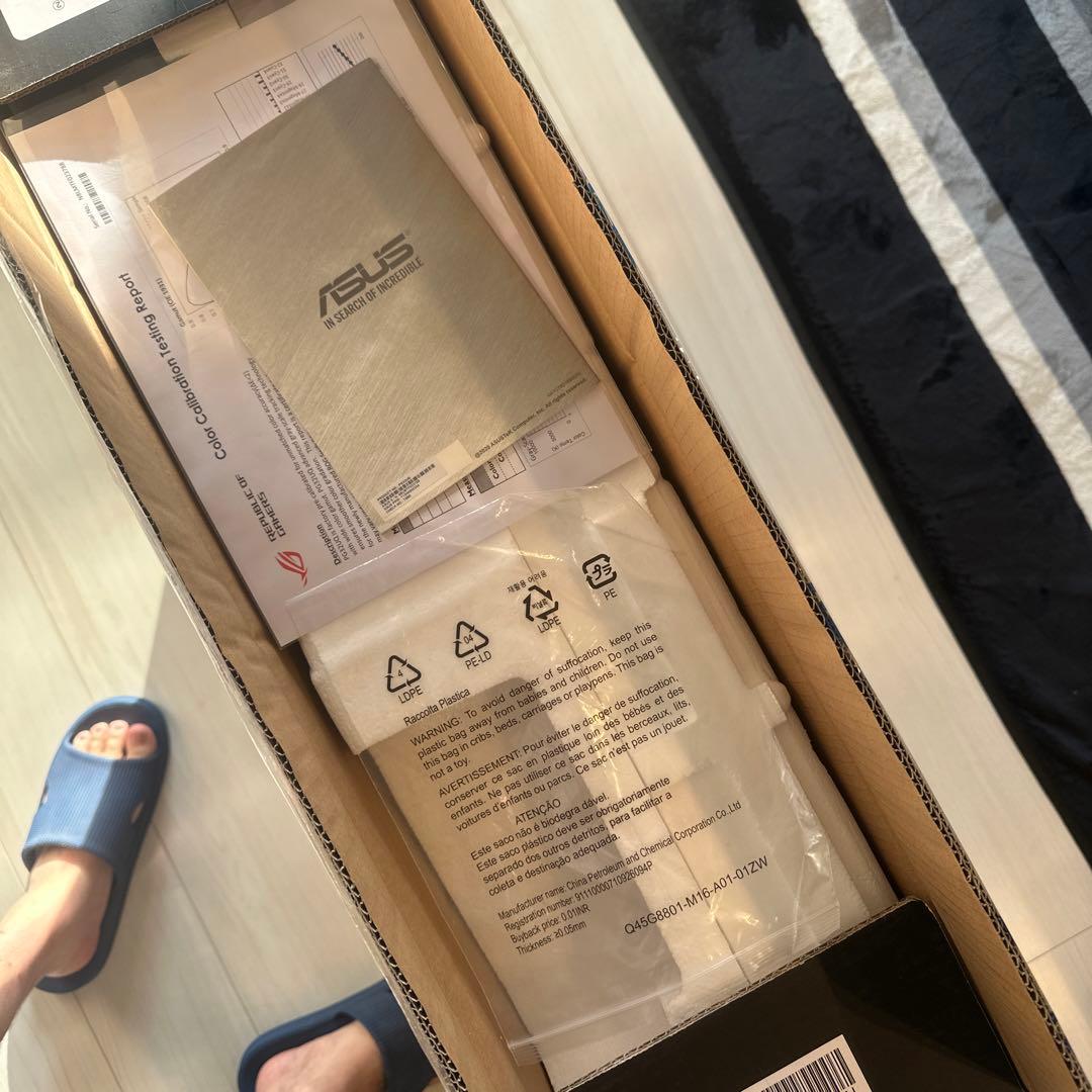 ROG Swift PG32UQ 4Kモニター 本体