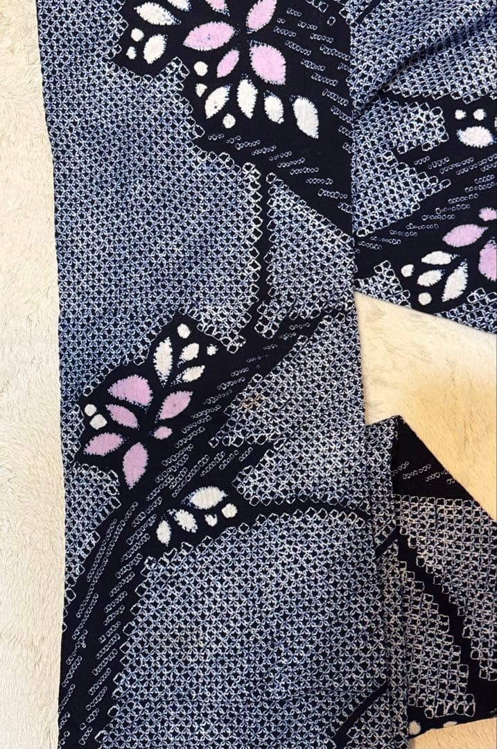 粋な大人の浴衣 ◆ 有松絞り 舞花文 優しい色のシンプルな柄