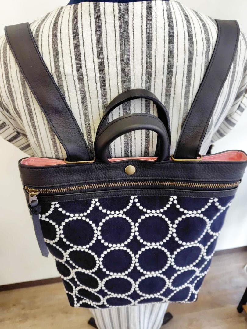 ミナペルホネン/2025tambourineタンバリンネイビー×白/牛革A4