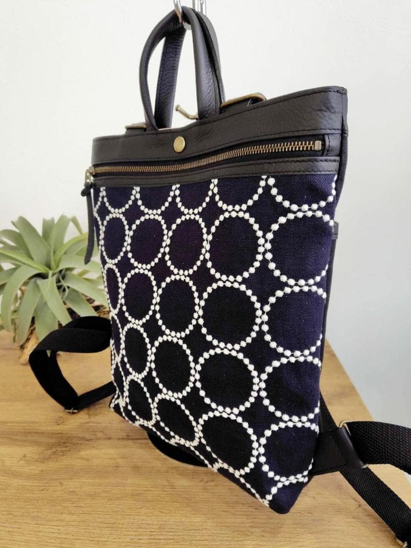 ミナペルホネン/2025tambourineタンバリンネイビー×白/牛革A4